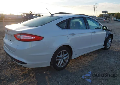 2014 Ford Fusion Se z USA, uszkodzony, nr VIN 3FA6P0H77ER276230